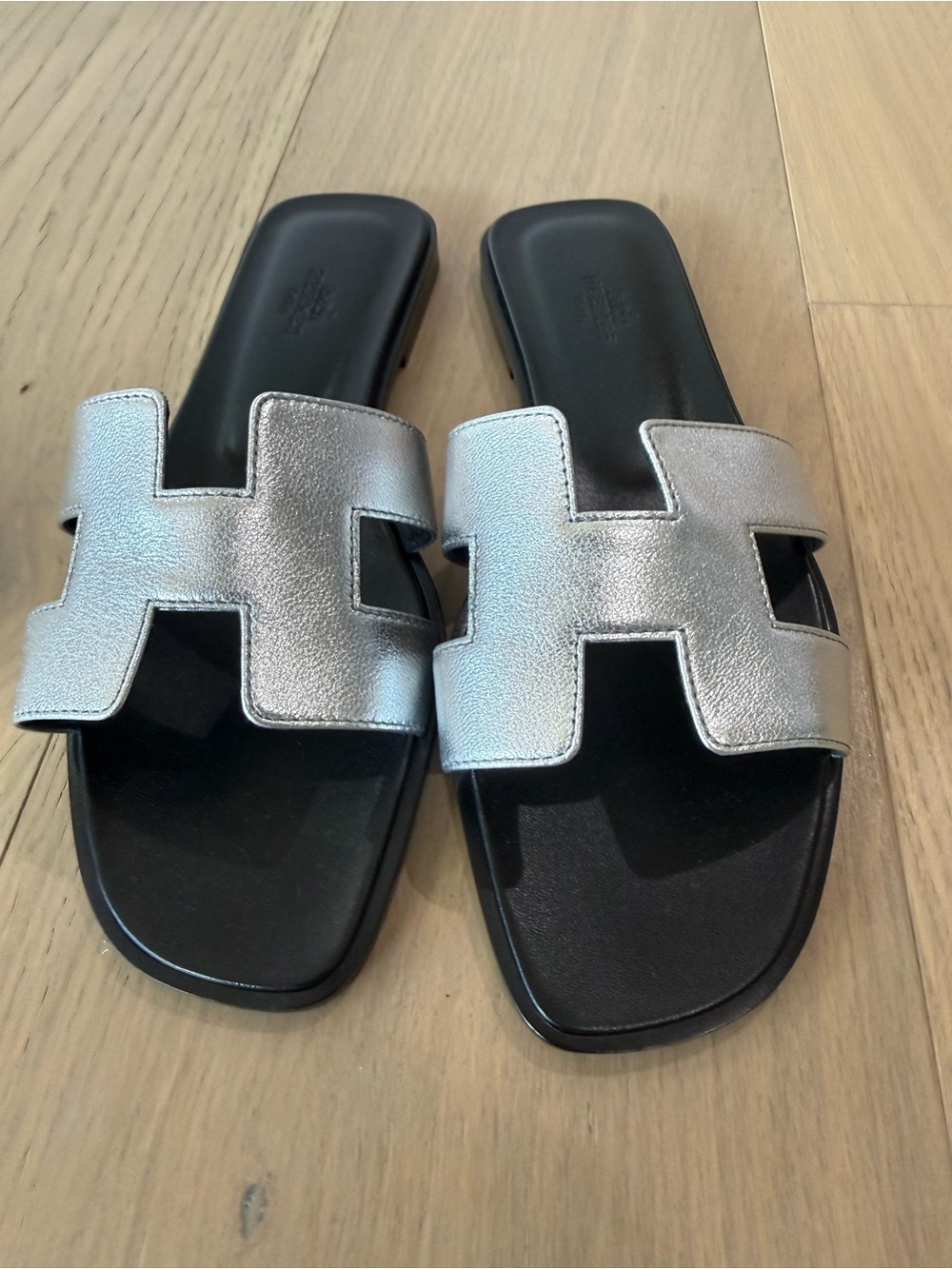 Hermes Silver Oran Leather Slide Sandals for Women - Picture 2 of 4
